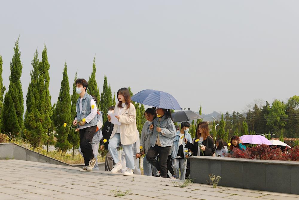 ec62108bfa384d7bbcfa749e9fd1dded.jpg