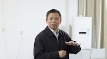 党委书记丁国华走进联系学生班级共话初心