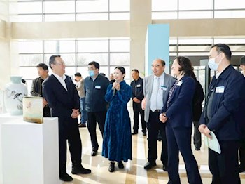 “守正创新——1manbetx2.0
陶瓷艺术作品展”在国家教育行政学院举办
